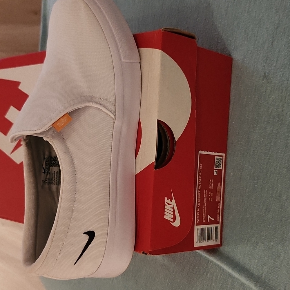 Nike NWT